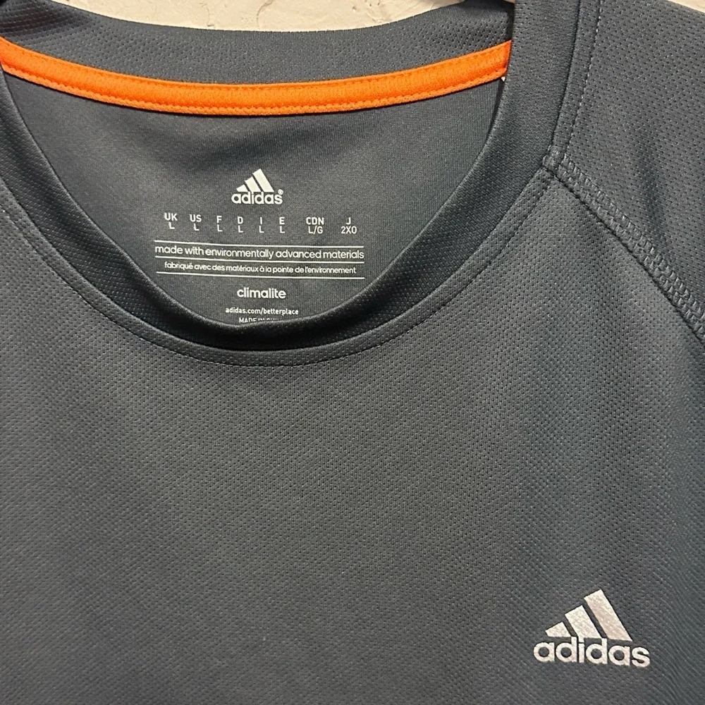 Adida’s Grey Short Sleeve Top - large